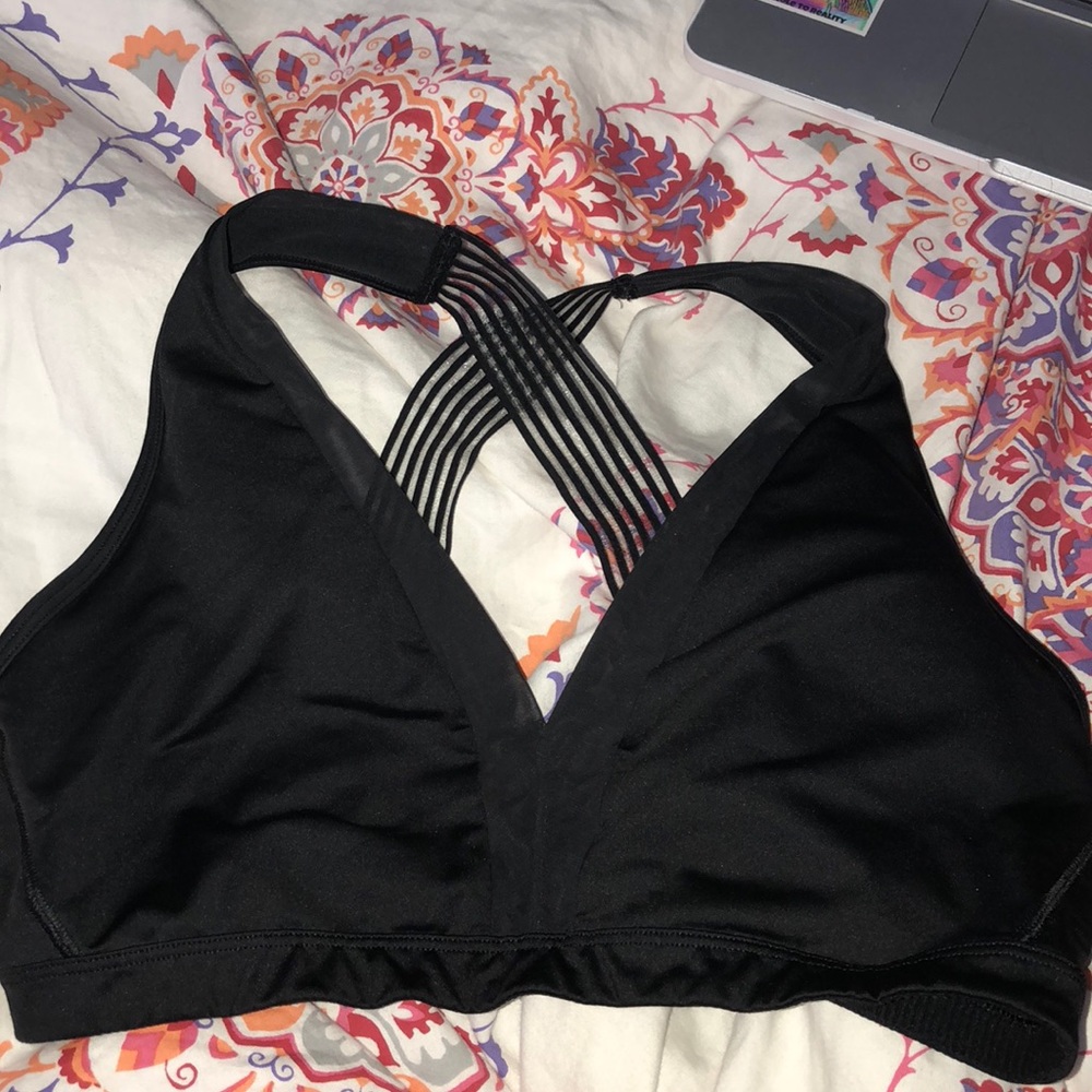 💲old! Victoria sport black cross back sports bra